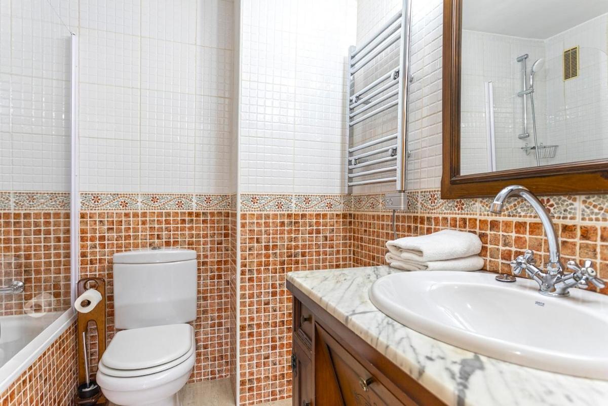 -Malagasunapts- West Beach Malaga Seafood & Relax Extérieur photo